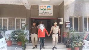 थाना मयूर विहार की क्रैक टीम द्वारा एक आरोपी को गिरफ्तार किया गया 4 मोबाइल 1 बाइक बरामद की