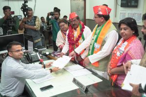 पुर्वी दिल्ली में जनसभा रोड शो के बाद हर्ष मल्होत्रा ने भरा नामांकन 1 मई को