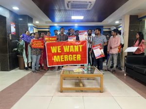 देशभर की नैनीताल बैंक की शाखाएं और कार्यालय एक दिवसीय हड़ताल पर रहे।