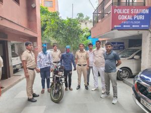 गोकुल पूरी थाने की टीम ने 1स्नैचर के साथ एक रिसीवर को गिरफ्तार किया