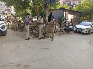 वसंत कुंज थाना क्षेत्र के रंगपुरी में एक घर में पिता और चार विकलांग बेटियों की संदिग्ध अवस्था में मिली डेड बॉडी