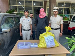 ग्रेटर कैलाश इलाके में रहने वाले कारोबारी के यहां हुई चोरी के मामले में शिकायतकर्ता के PSO को गिरफ्तार किया