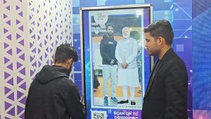 ट्रेड फेयर IITF में मोदी जी के डिजिटल अवतार के साथ सेल्फी का क्रेज