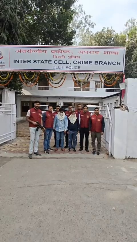 दिल्ली क्राइम ब्रांच की आईएससी की टीम ने नोएडा में लूट का मामला सुलझाया 2 को पकड़ा