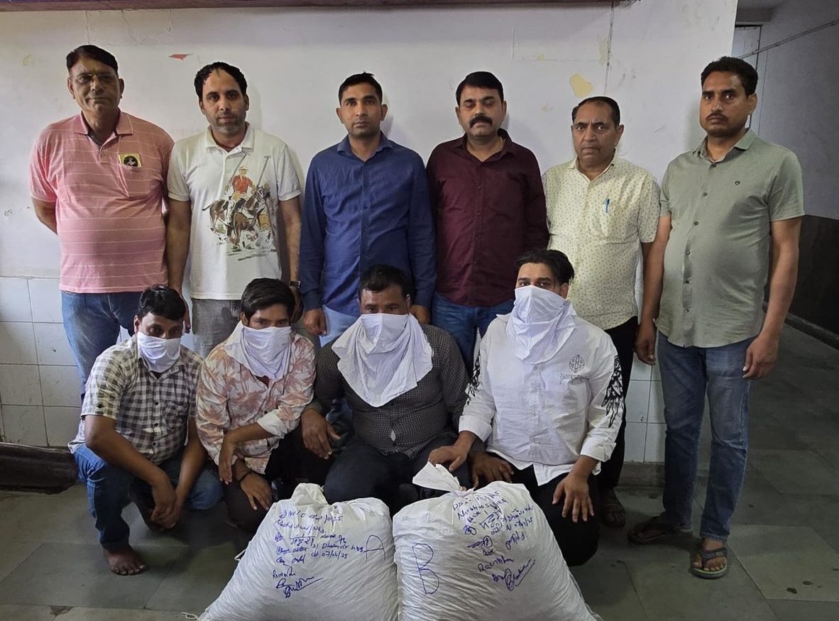 उत्तर पूर्वी दिल्ली की  नारकोटिक्स स्क्वाड की टीम द्वारा चार ड्रग सप्लायर्स को  गिरफ्तार किया