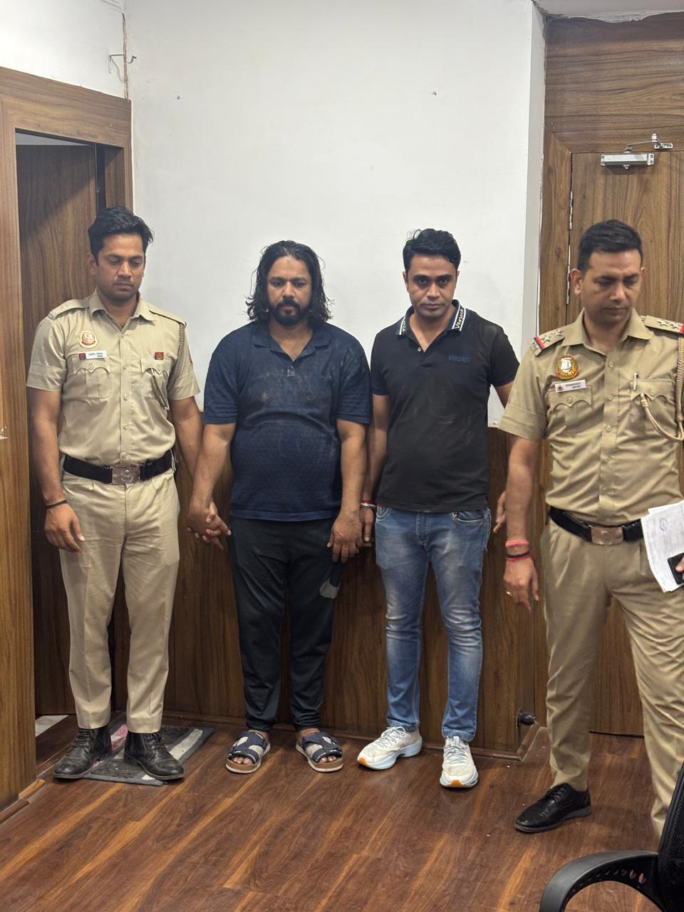 दिल्ली पुलिस ने सोशल मीडिया इन्फ्लुएंसर आमिर शौकीन को गिरफ्तार कर लिया गया